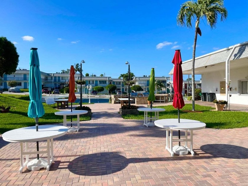 Beautifully upgraded and spacious 2-bedroom, 2-bath condo - photo 25