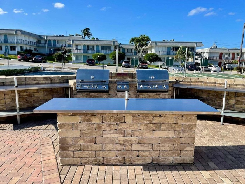 Beautifully upgraded and spacious 2-bedroom, 2-bath condo - photo 26