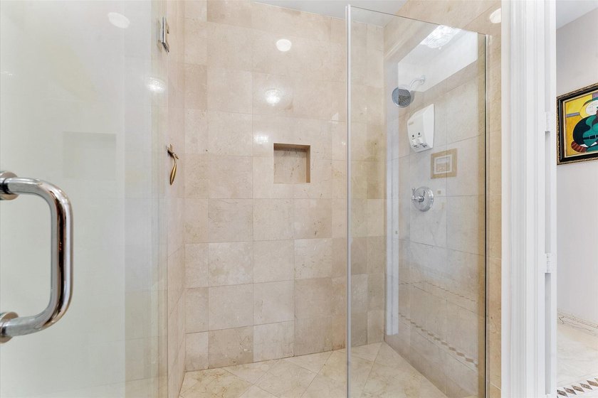 DIRECT OCEAN UPPER PENTHOUSE w/ 11 FOOT CEILINGS at L'Hermitage - photo 27