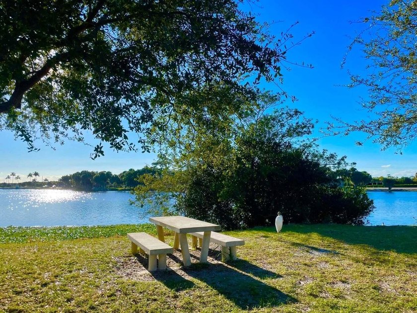 Beautifully upgraded and spacious 2-bedroom, 2-bath condo - photo 28
