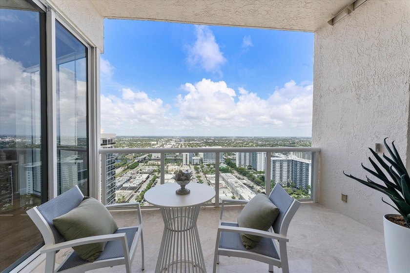 DIRECT OCEAN UPPER PENTHOUSE w/ 11 FOOT CEILINGS at L'Hermitage - photo 32