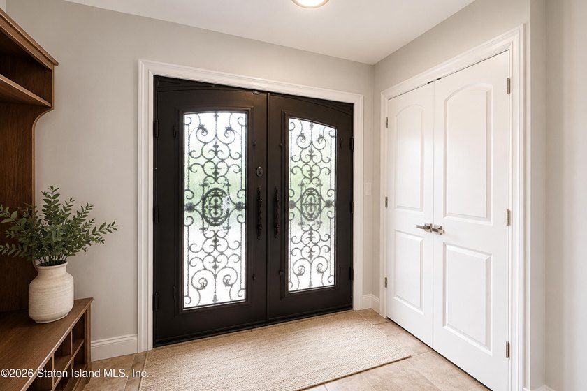 Welcome to 19 Ocean Road, located in the prestigious Dent Road - photo 6