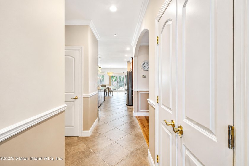 Welcome to 19 Ocean Road, located in the prestigious Dent Road - photo 8
