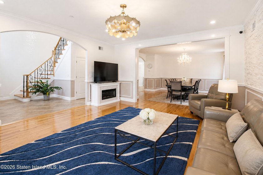 Welcome to 19 Ocean Road, located in the prestigious Dent Road - photo 9