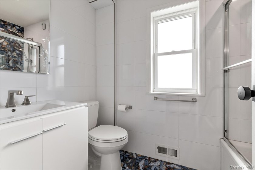 Welcome to this centrally located spacious condo/ townhouse - photo 11