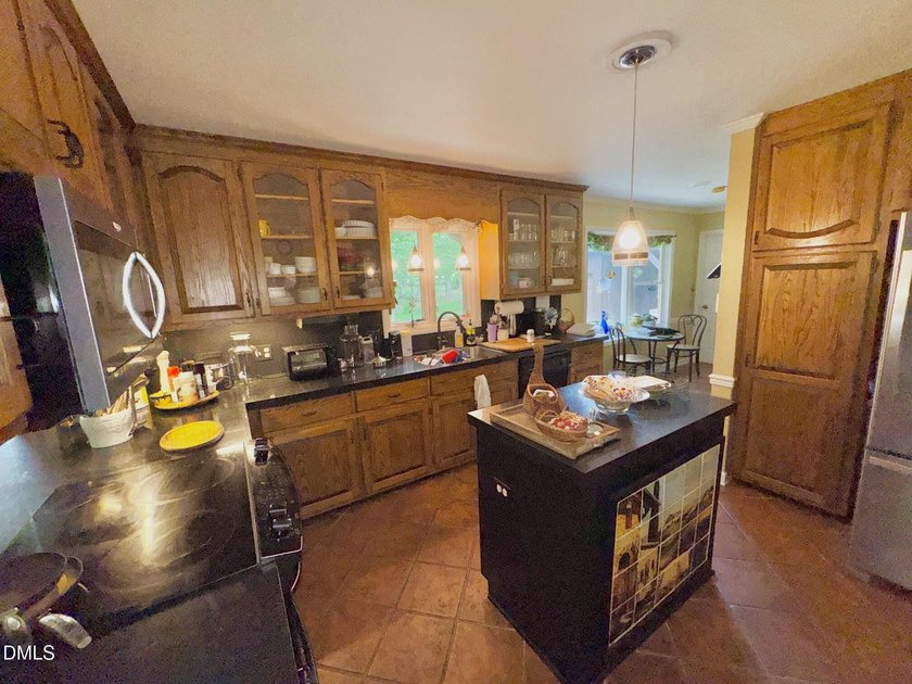 Welcome to this 3-bedroom, 2.5-bathroom single-family residence - photo 11