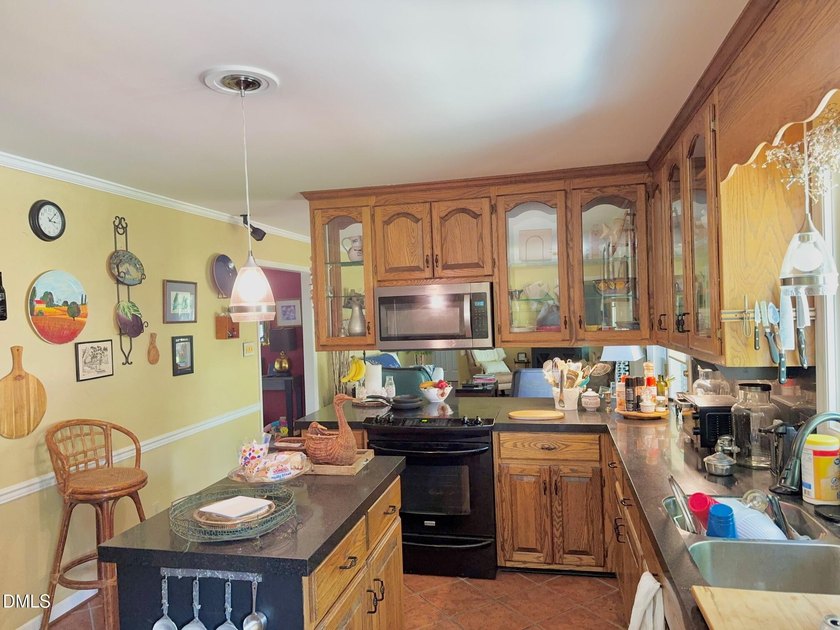 Welcome to this 3-bedroom, 2.5-bathroom single-family residence - photo 13