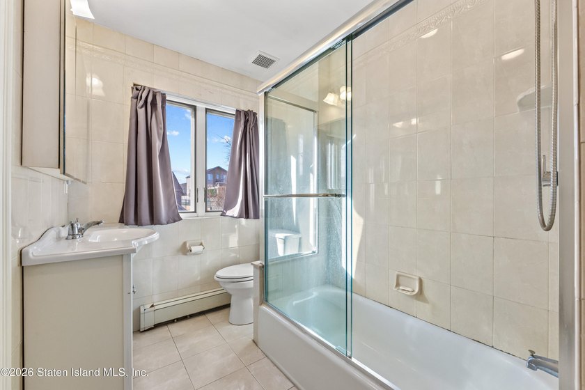 Beautiful and spacious 3 bedroom house in the private Hills - photo 15