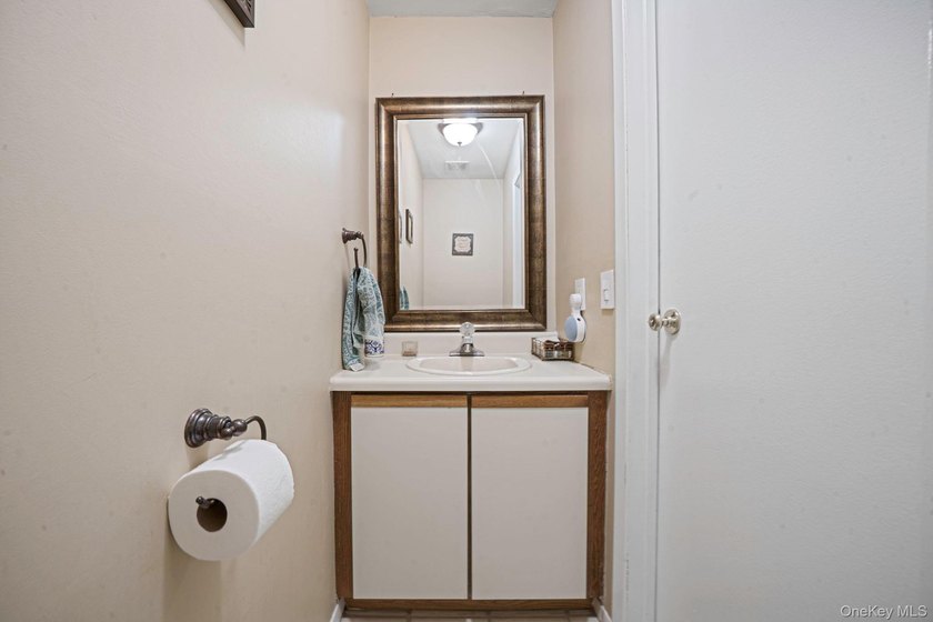 Welcome to easy living in the highly sought after Fox Meadow - photo 6