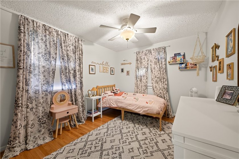 Welcome to this spacious 1672 sq. ft. split level home in a - photo 17