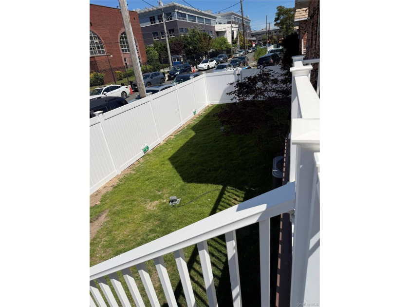 Welcome to this centrally located spacious condo/ townhouse - photo 17