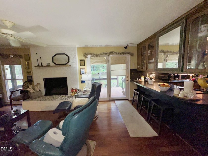 Welcome to this 3-bedroom, 2.5-bathroom single-family residence - photo 17