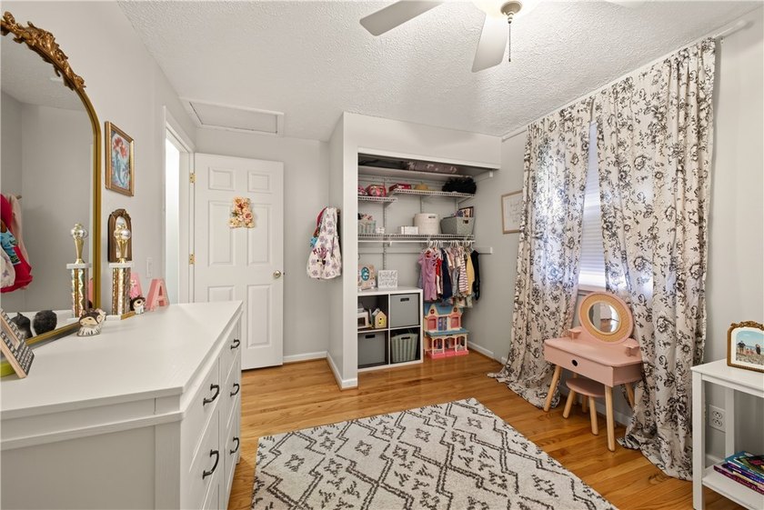 Welcome to this spacious 1672 sq. ft. split level home in a - photo 18