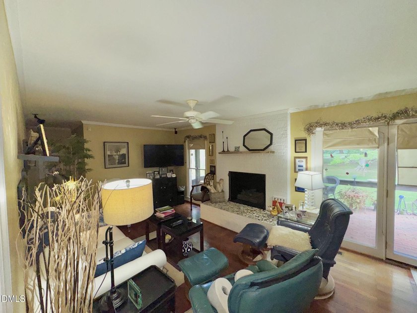Welcome to this 3-bedroom, 2.5-bathroom single-family residence - photo 18