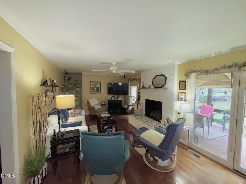 Welcome to this 3-bedroom, 2.5-bathroom single-family residence - photo 19