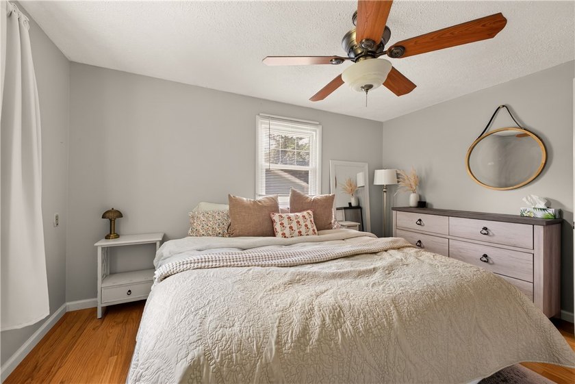 Welcome to this spacious 1672 sq. ft. split level home in a - photo 20
