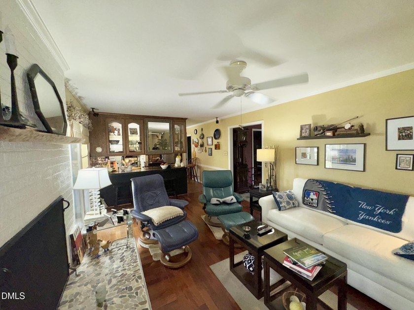 Welcome to this 3-bedroom, 2.5-bathroom single-family residence - photo 21