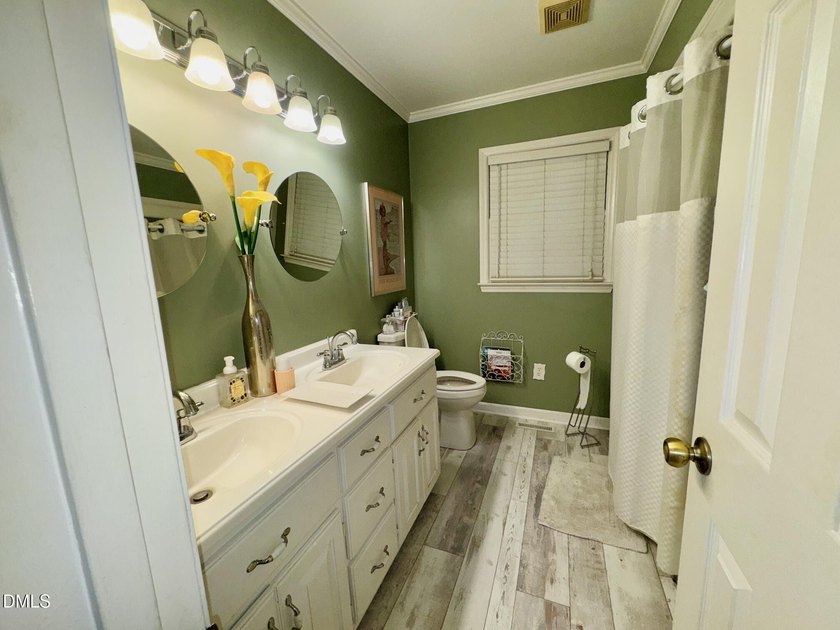 Welcome to this 3-bedroom, 2.5-bathroom single-family residence - photo 28