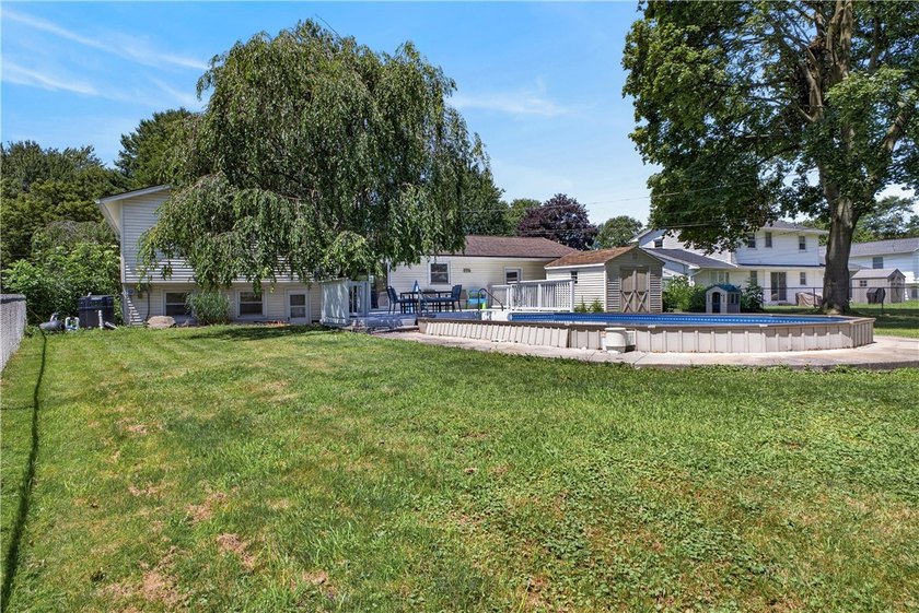 Welcome to this spacious 1672 sq. ft. split level home in a - photo 34