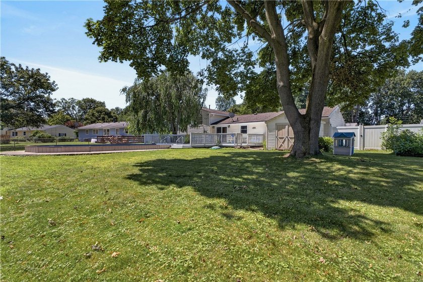 Welcome to this spacious 1672 sq. ft. split level home in a - photo 35