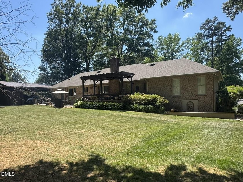Welcome to this 3-bedroom, 2.5-bathroom single-family residence - photo 40