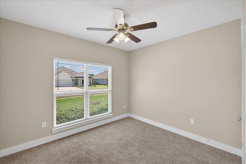 Nestled in a cul-de-sac, this beautifully built 2022 home offers - photo 4