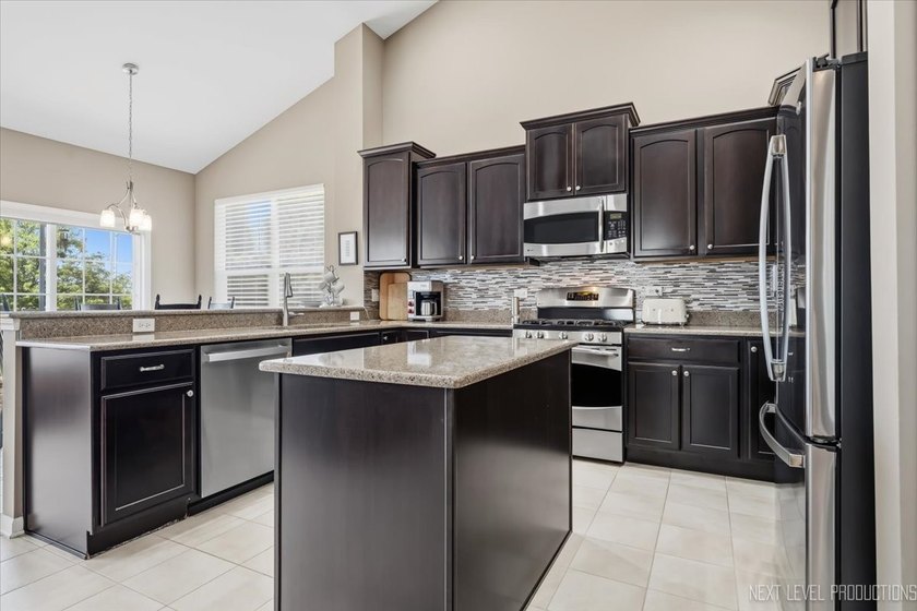 Enjoy carefree, low-maintenance living in this meticulously - photo 8
