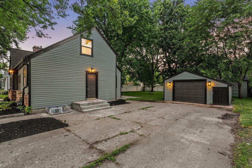 Welcome to this stunning Richfield home that has been completely - photo 2