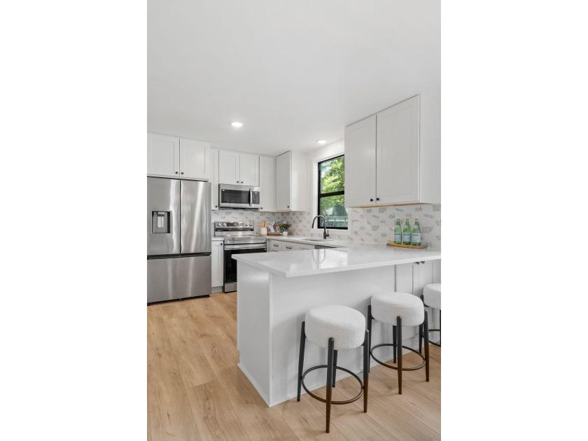 Welcome to this stunning Richfield home that has been completely - photo 6