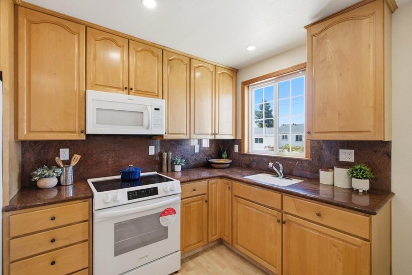 Welcome to this well-maintained single-story home in San - photo 11