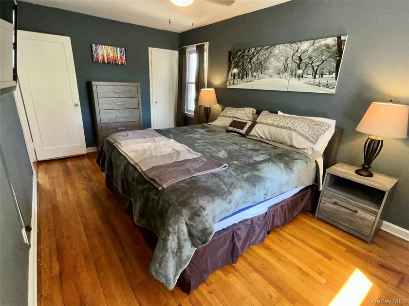 Beautiful and spacious 2 bedroom upper co-op was just painted - photo 11