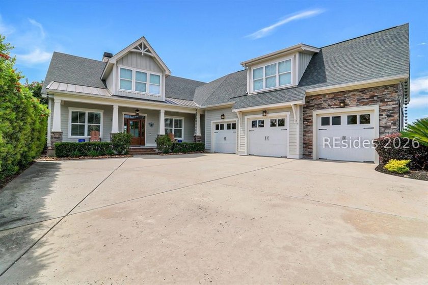 Stunning lakefront home on a prime cul-de-sac lot in Hampton - photo 3