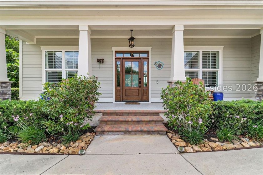 Stunning lakefront home on a prime cul-de-sac lot in Hampton - photo 4