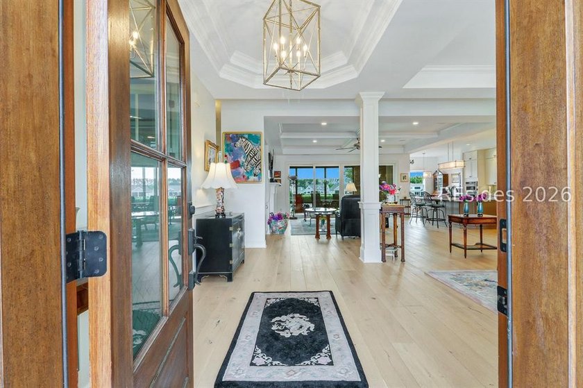Stunning lakefront home on a prime cul-de-sac lot in Hampton - photo 6