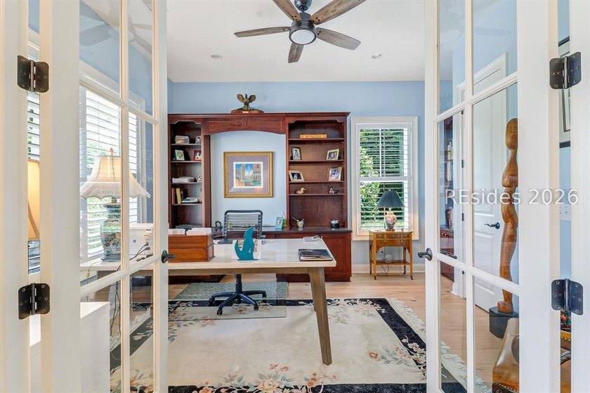 Stunning lakefront home on a prime cul-de-sac lot in Hampton - photo 8