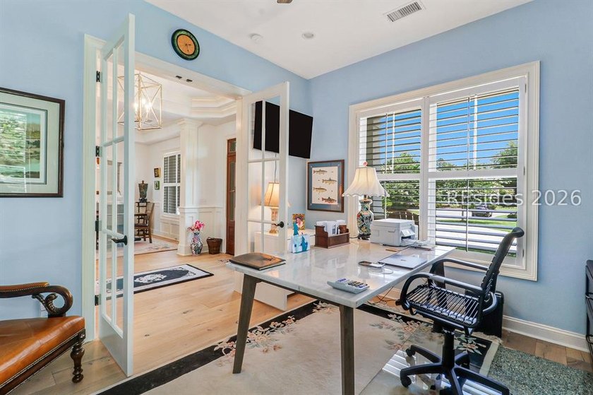 Stunning lakefront home on a prime cul-de-sac lot in Hampton - photo 9