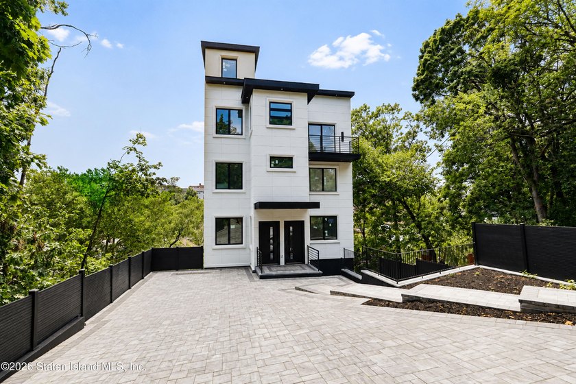 Welcome to 20 Creston Place, a stunning new construction - photo 4