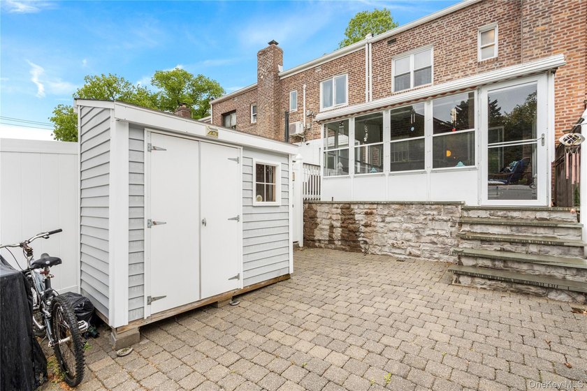 Beautiful move-in condition 2-bedroom, 2-bath home located on a - photo 9