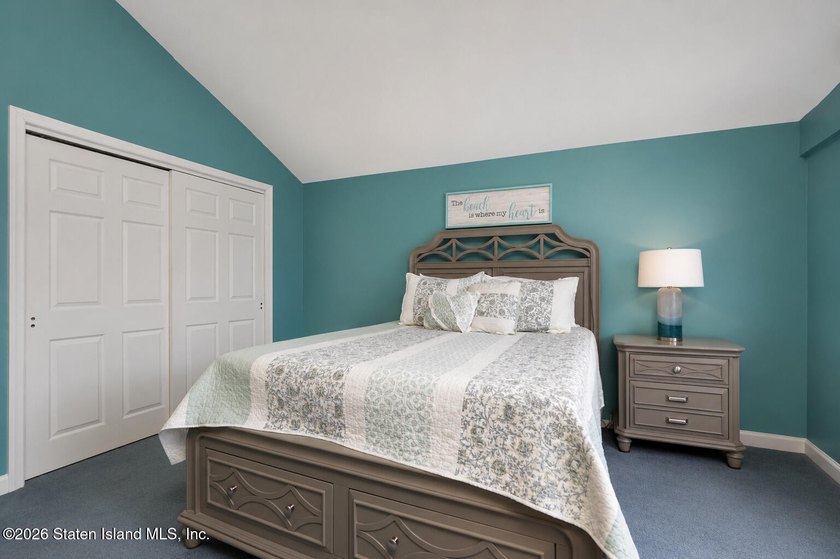 Welcome to this beautifully maintained, mint-condition attached - photo 10