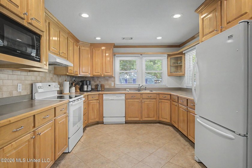 Absolutely immaculate and exceptionally well-maintained - photo 13