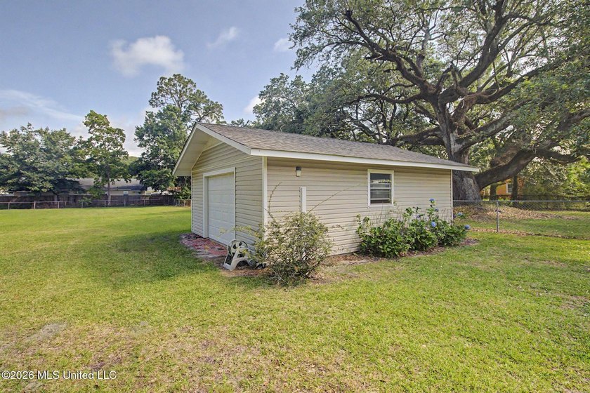 Absolutely immaculate and exceptionally well-maintained - photo 24