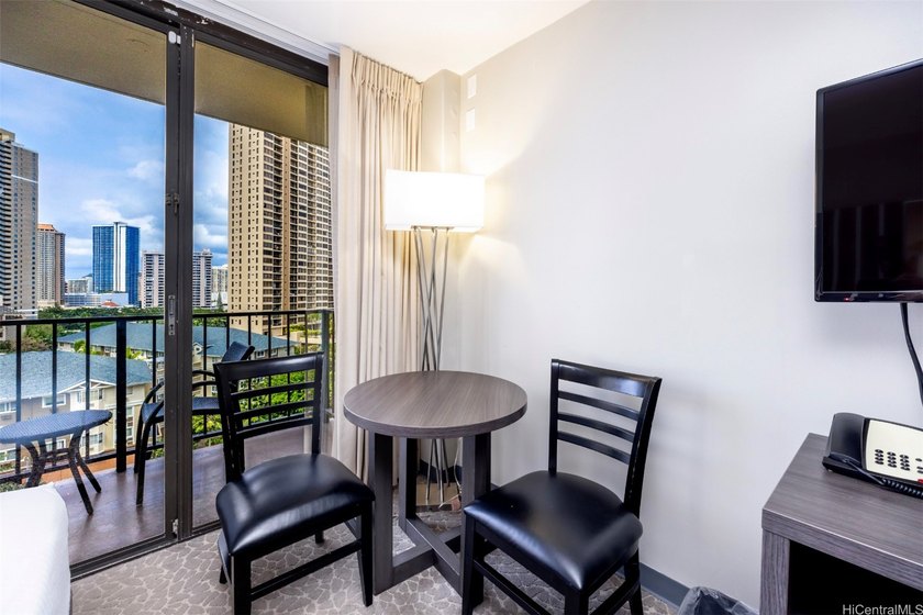 Palms at Waikiki is situated at the entrance of Waikiki in a - photo 4