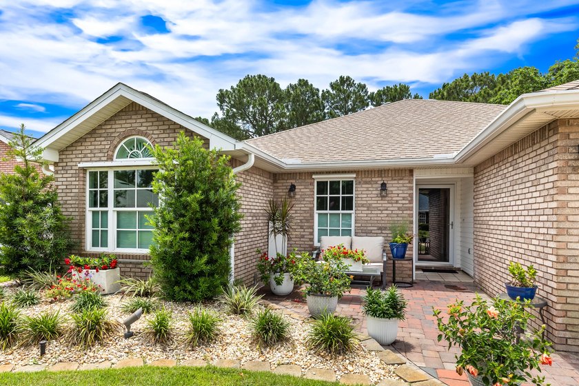 Beautifully updated and meticulously maintained single-story - photo 8