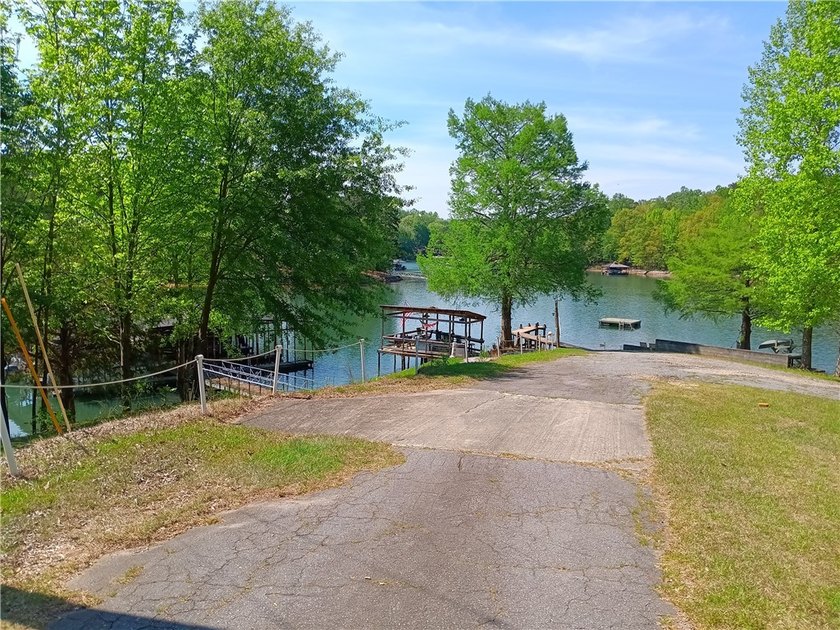 Embrace a rare opportunity to own a piece of Lake Keowee - photo 3