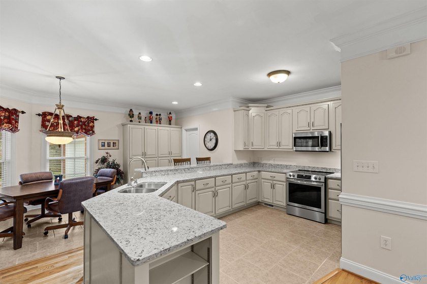 Beautiful home offering 3,876 total finished sqft with 2,388 on - photo 12