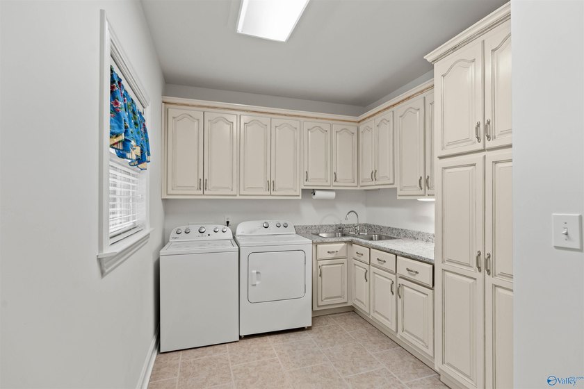 Beautiful home offering 3,876 total finished sqft with 2,388 on - photo 17
