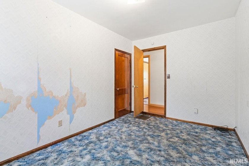 Situated on 1.28 acres in a country setting, this 3-bedroom - photo 21