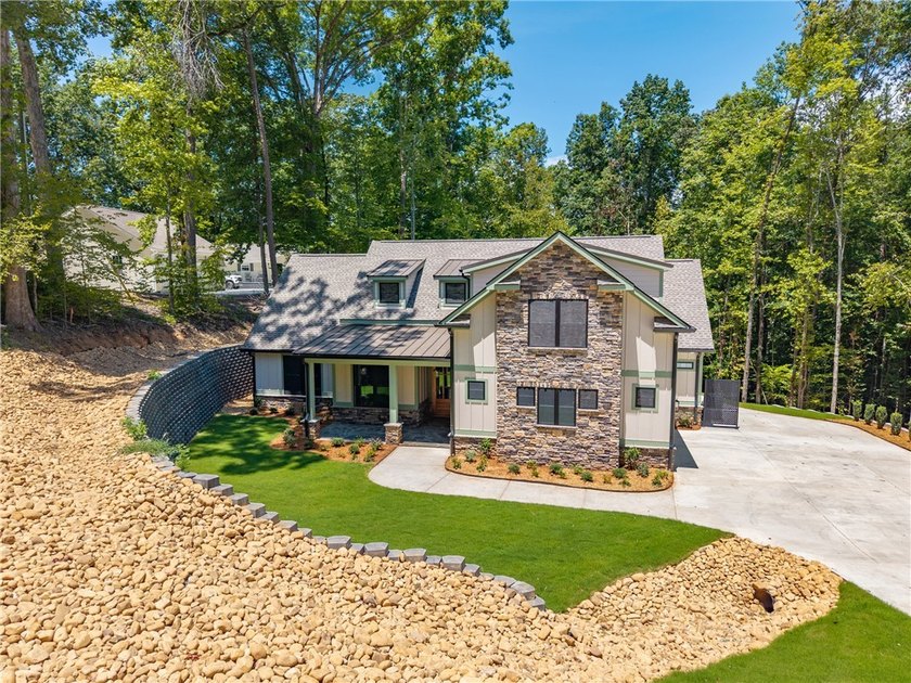 Amazing new build on Lake Hartwell in a gated golf course - photo 2