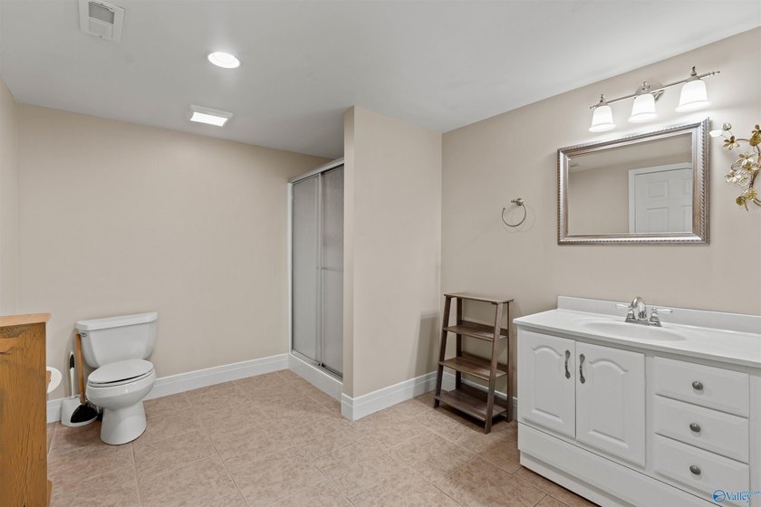 Beautiful home offering 3,876 total finished sqft with 2,388 on - photo 33