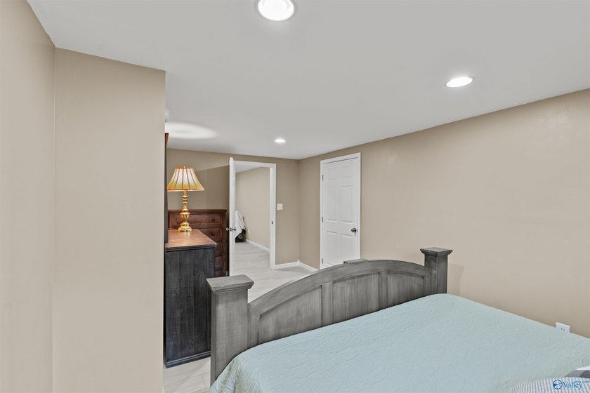Beautiful home offering 3,876 total finished sqft with 2,388 on - photo 36
